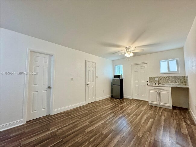 Photo - 651 NE 2nd Pl Unit 2