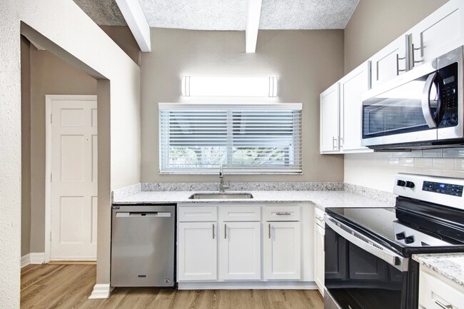 Kitchen - Waterchase Apartments