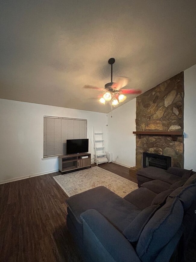 Photo - 109 Live Oak Cir