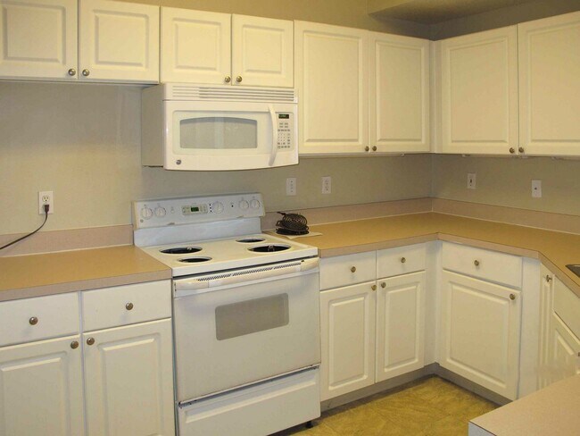 Photo - 2 bd / 2 ba Condo in Gated Community - Palms Club Unit 5-310
