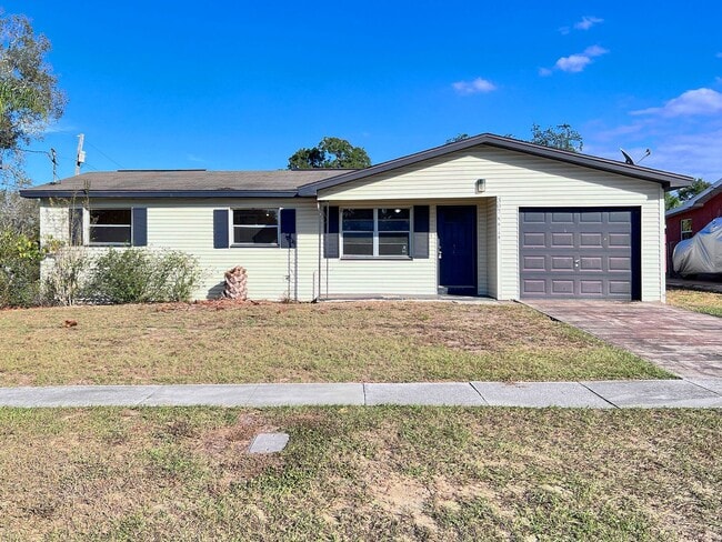 Building Photo - Three-Bedroom Home in Davenport