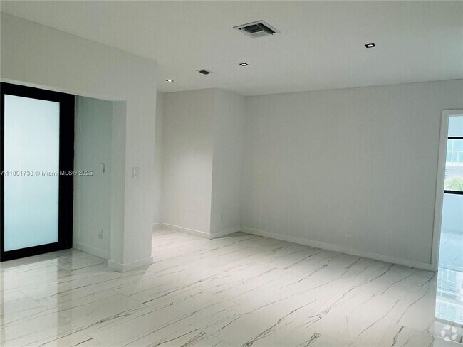 Building Photo - 1155 102nd St Unit 5 Rental