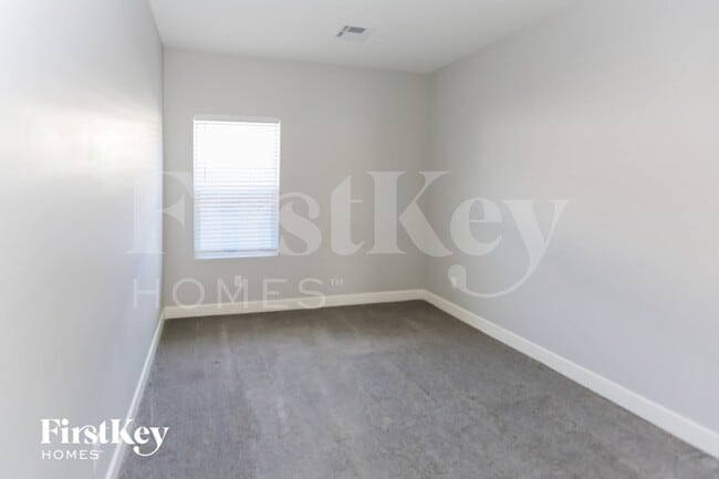 Photo - 905 E Fremont Rd