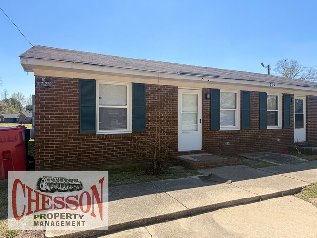 Building Photo - 1702 Snowden Dr SE Unit A