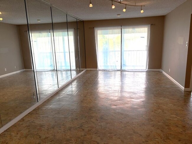 Building Photo - 120 Cypress Club Dr Unit 234