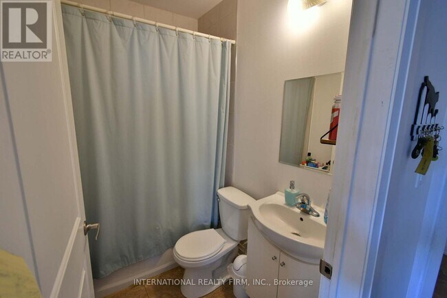 Photo - 1262 Bloor St W