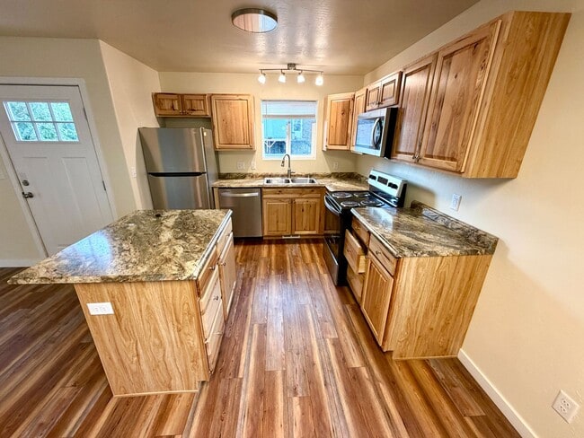 611 Wilder Ave Unit B
