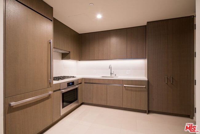 Photo - 889 Francisco St Unidad 1510