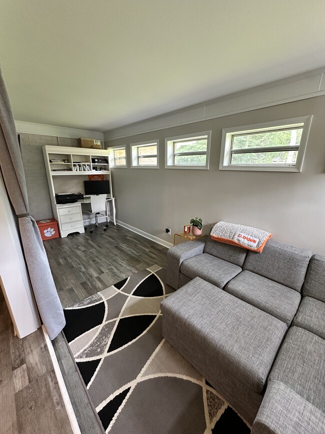 Photo - 200 Skyview Dr