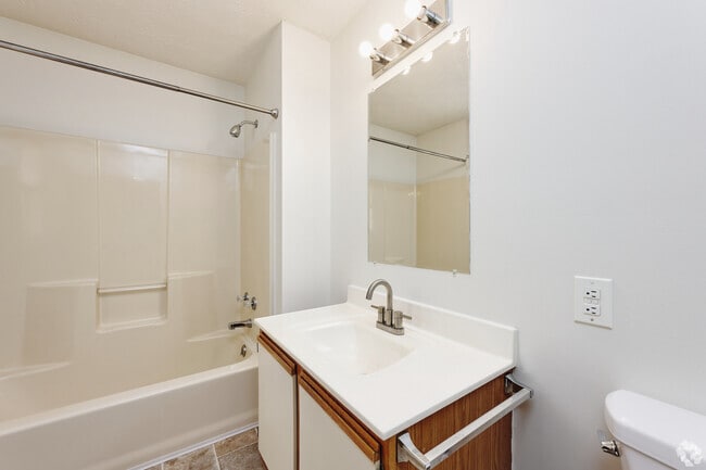 2BR, 1BA - 1,074SF - Bathroom