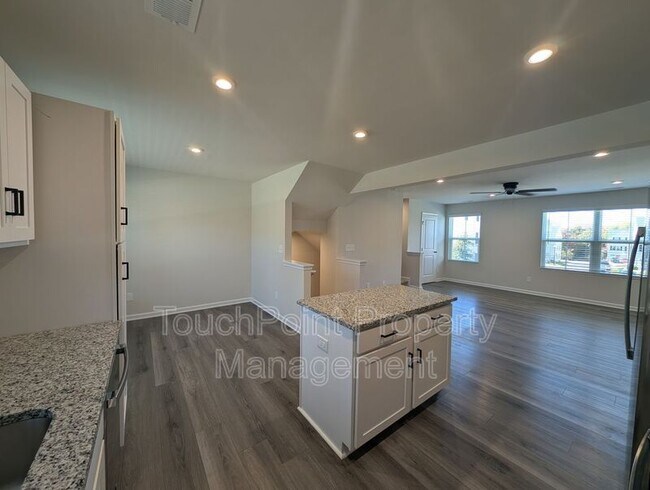 Photo - 2059 Langer St