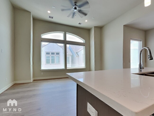 113 Knightsbridge Park Ln