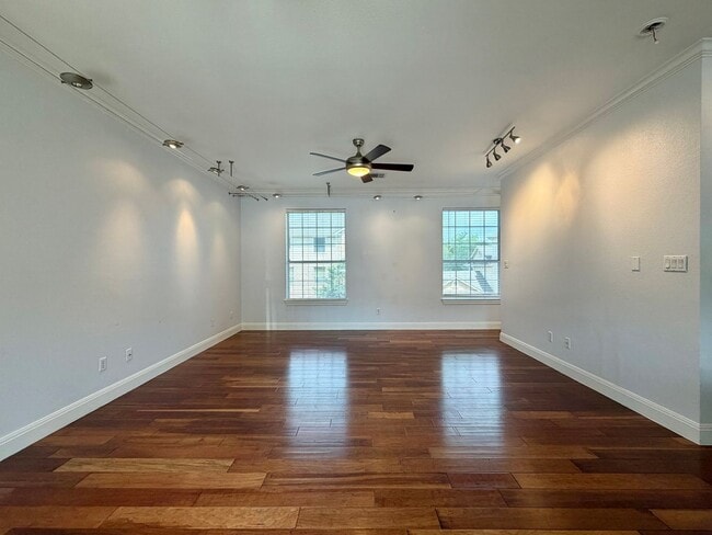 Photo - 1402 Parker Ln