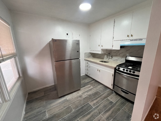 Building Photo - 3215 Taraval St Rental