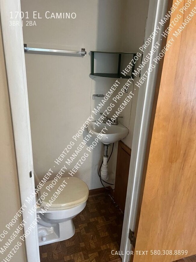 Photo - 1701 El Camino St