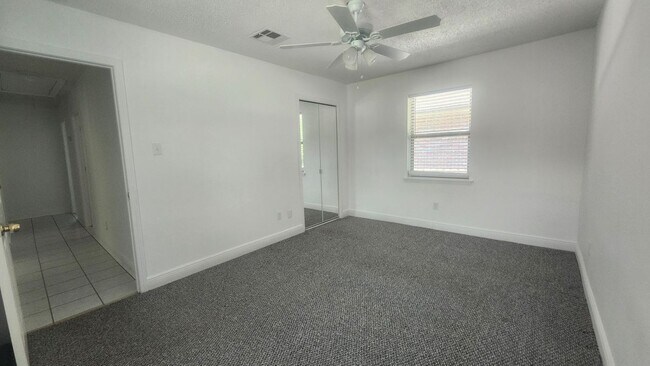 Photo - 206 Canberra Ct