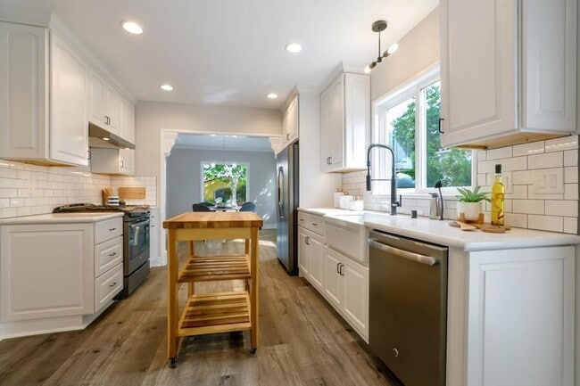 Photo - 1570 Sierra Ave