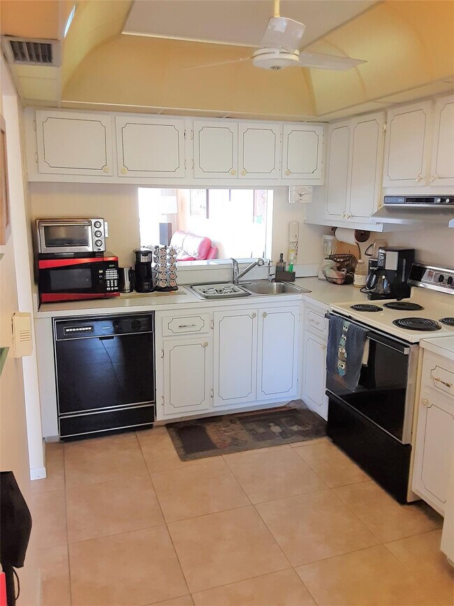 Building Photo - 777 S Federal Hwy Unit L302