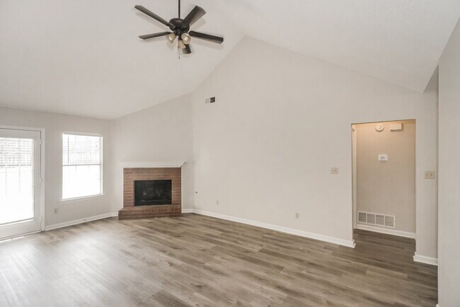 Photo - 6987 Country Walk Dr