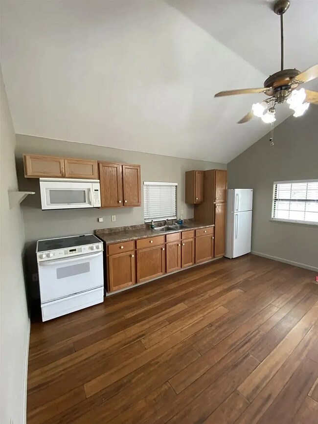 Photo - 2795 Dennis St