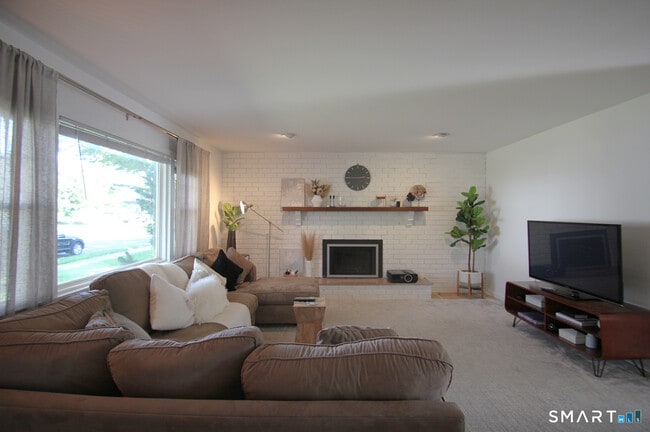 Photo - 83 Quinlan Ave