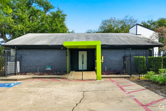 Leasing Center - The Sophia