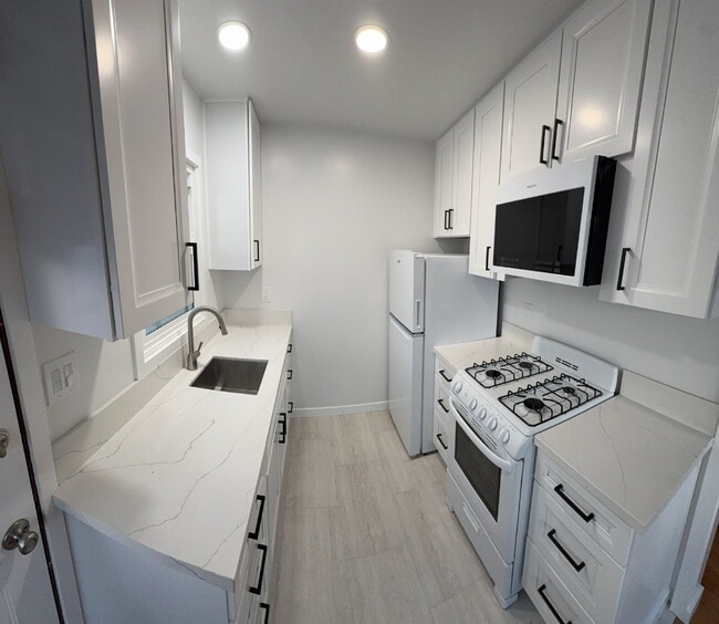 Photo - !!! OPEN HOUSE !!! - Wednesday July 1st - 4:00pm to 7:00pm Unit 23