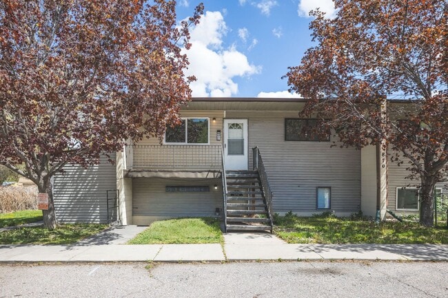 Building Photo - W870IL Unit C