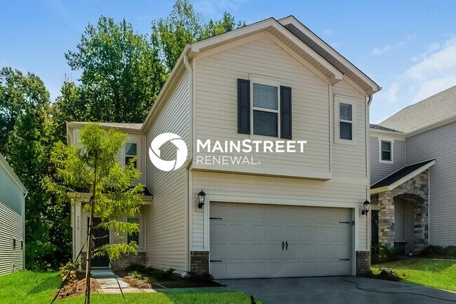 Photo - 4 Bedroom Pet-Friendly Home in Charlotte, NC with Main Street Renewal