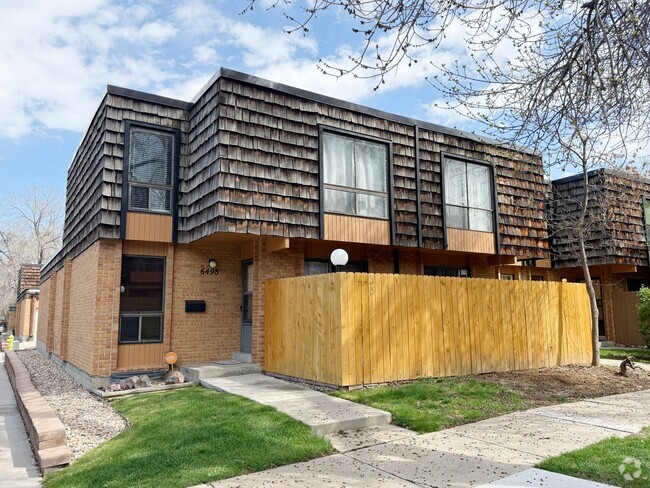 Building Photo - Clean & Quiet 3 Bed / 2.5 Bath Town Home w...