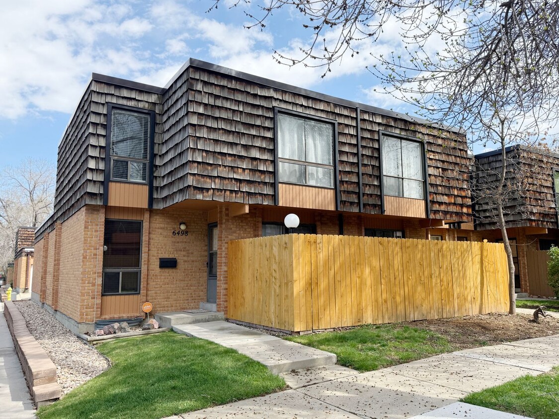 Clean & Quiet 3 Bed / 2.5 Bath Town Home w... - Clean & Quiet 3 Bed / 2.5 Bath Town Home w...