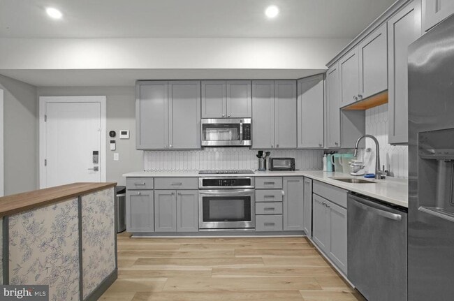 Building Photo - 2621 W Jefferson St Unit 2R Rental