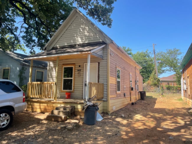 Building Photo - 1415 N Jones St Rental