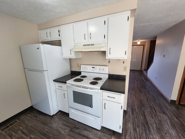 Photo - 1662 Colonial Dr