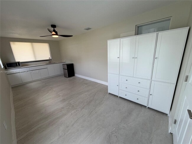 Photo - 7330 SW 11th St Unidad efficiency