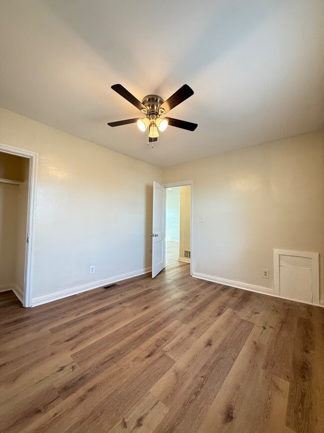 Photo - 7521 Lange St