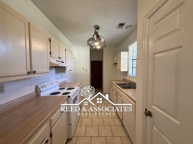 Photo - Spacious: 3 Bedroom in Cordova!