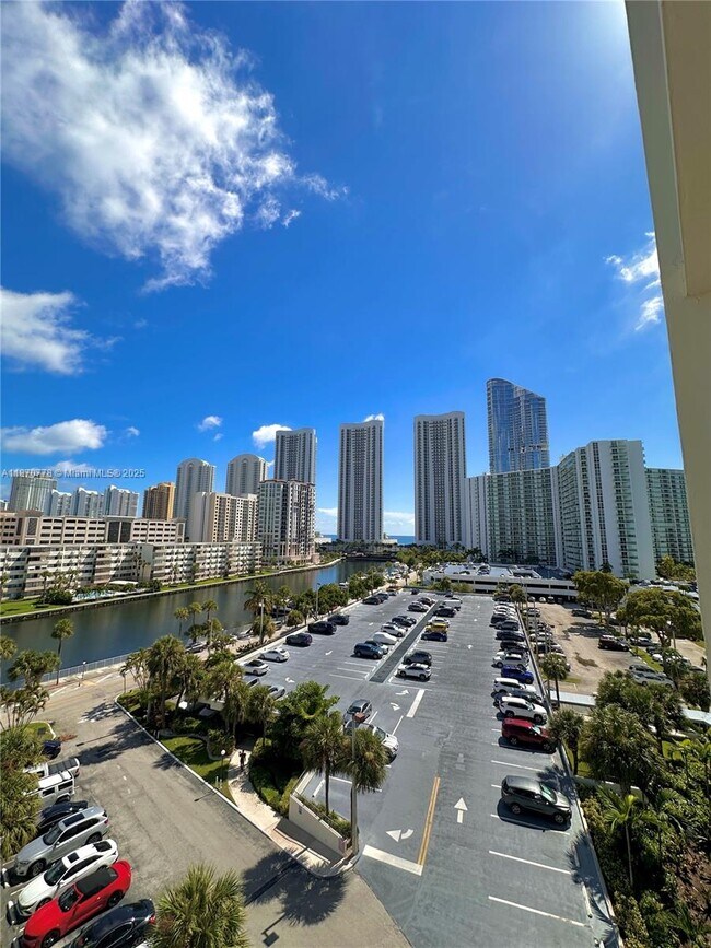Photo - 300 Bayview Dr Unit 701
