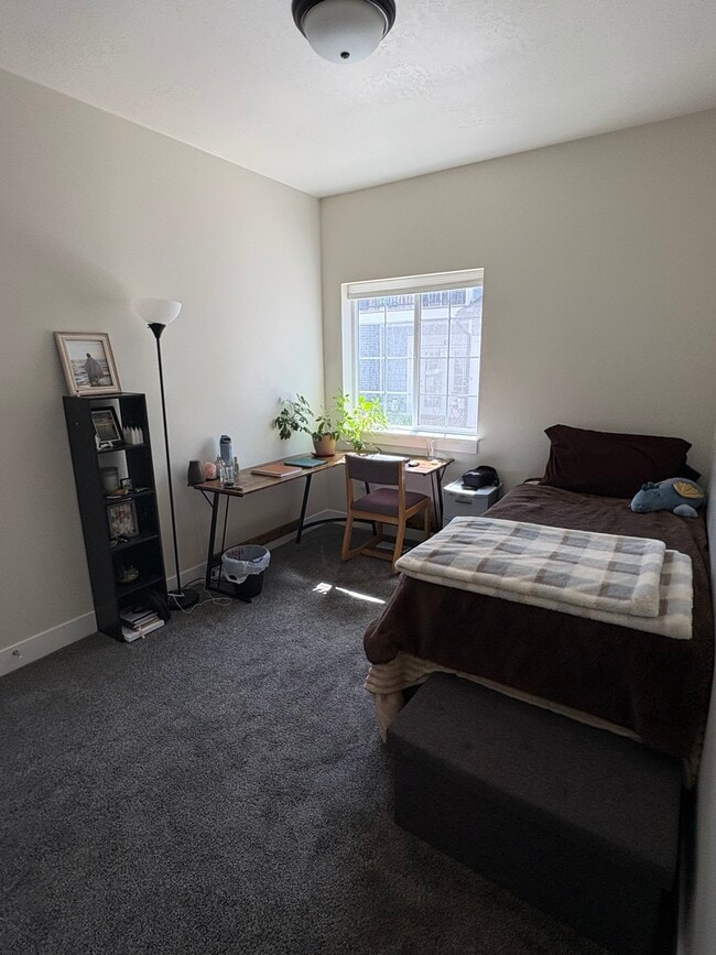 Building Photo - 143 W 1525 N Unit Bedroom 1