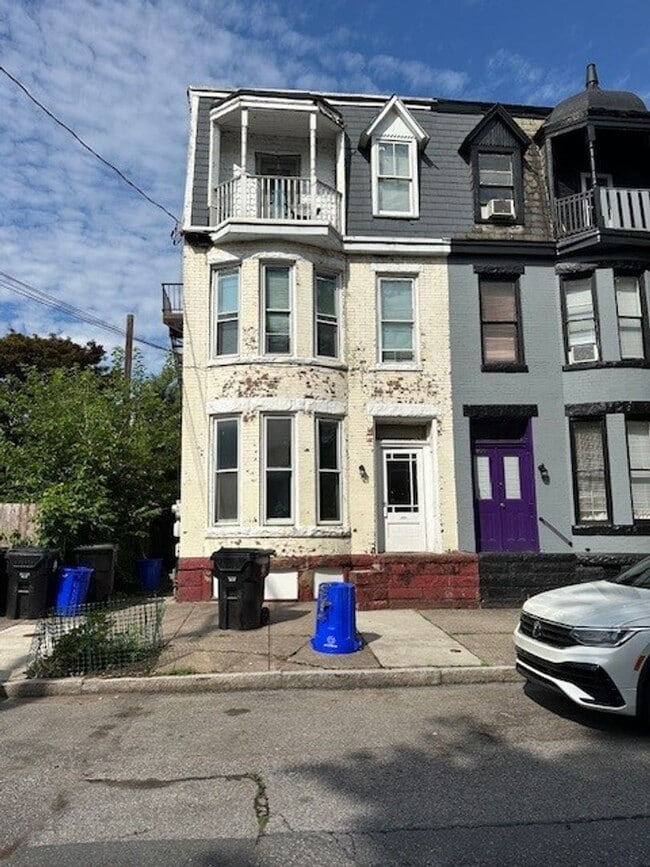 Building Photo - 1602 Green St Unit 1R Rental