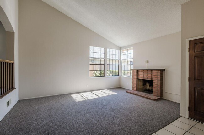 Photo - Large 4 Bedroom / 2.5 Bath House in Foster...