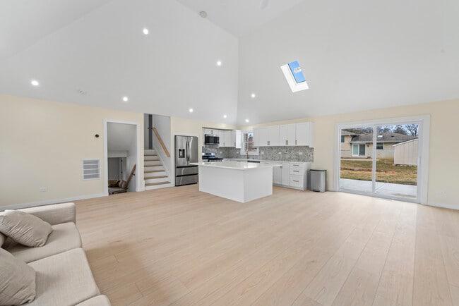 Photo - 7728 Williams St