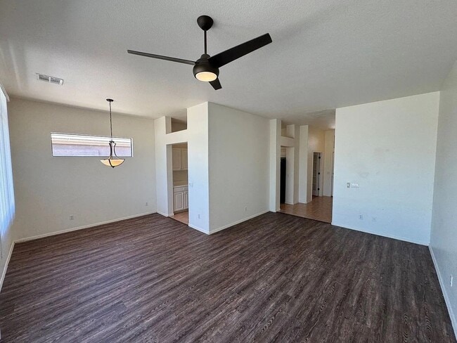 4709 E Prickly Pear Trail