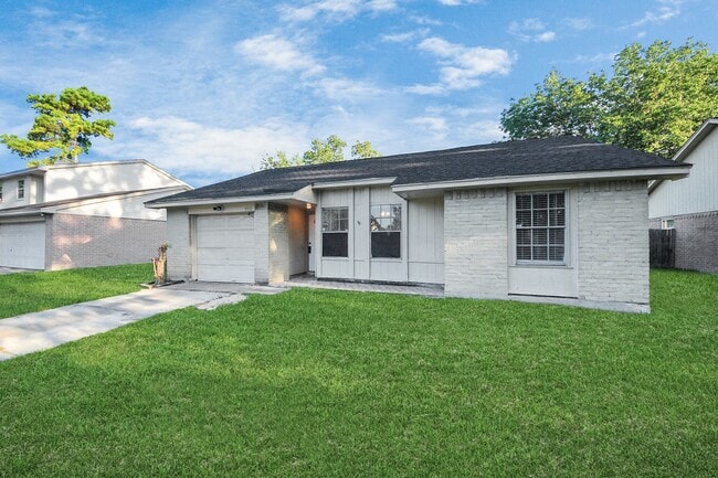 Building Photo - 9918 Peachridge Dr