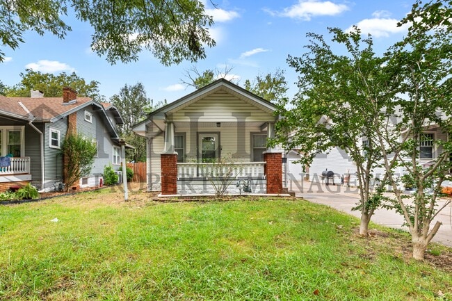 Building Photo - 621 S Green St