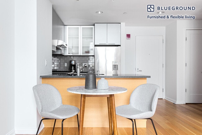 Photo - 303 Third St Unidad FL1-ID387