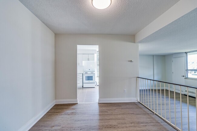 Photo - 10 Carabob Ct