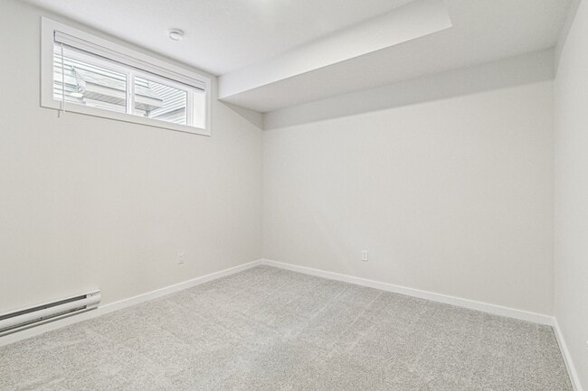 Photo - 20748-20724 24 Ave NW Unité Bsmt