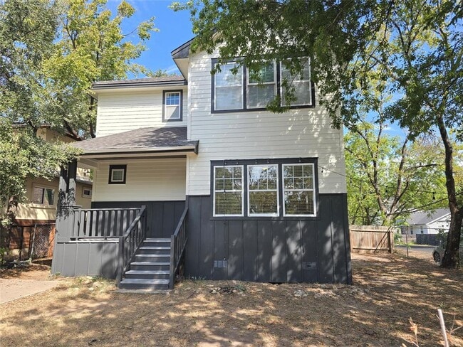 Building Photo - 2108 E 14th St