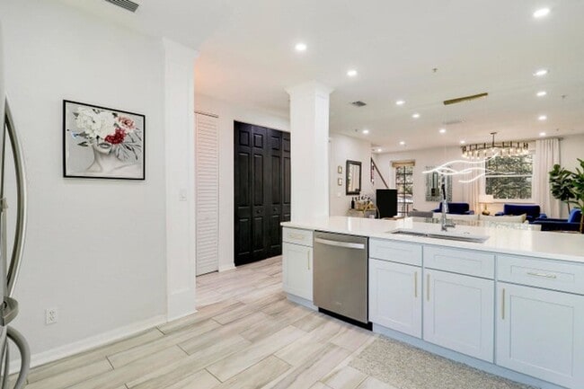 Photo - 1472 Corbison Point Pl